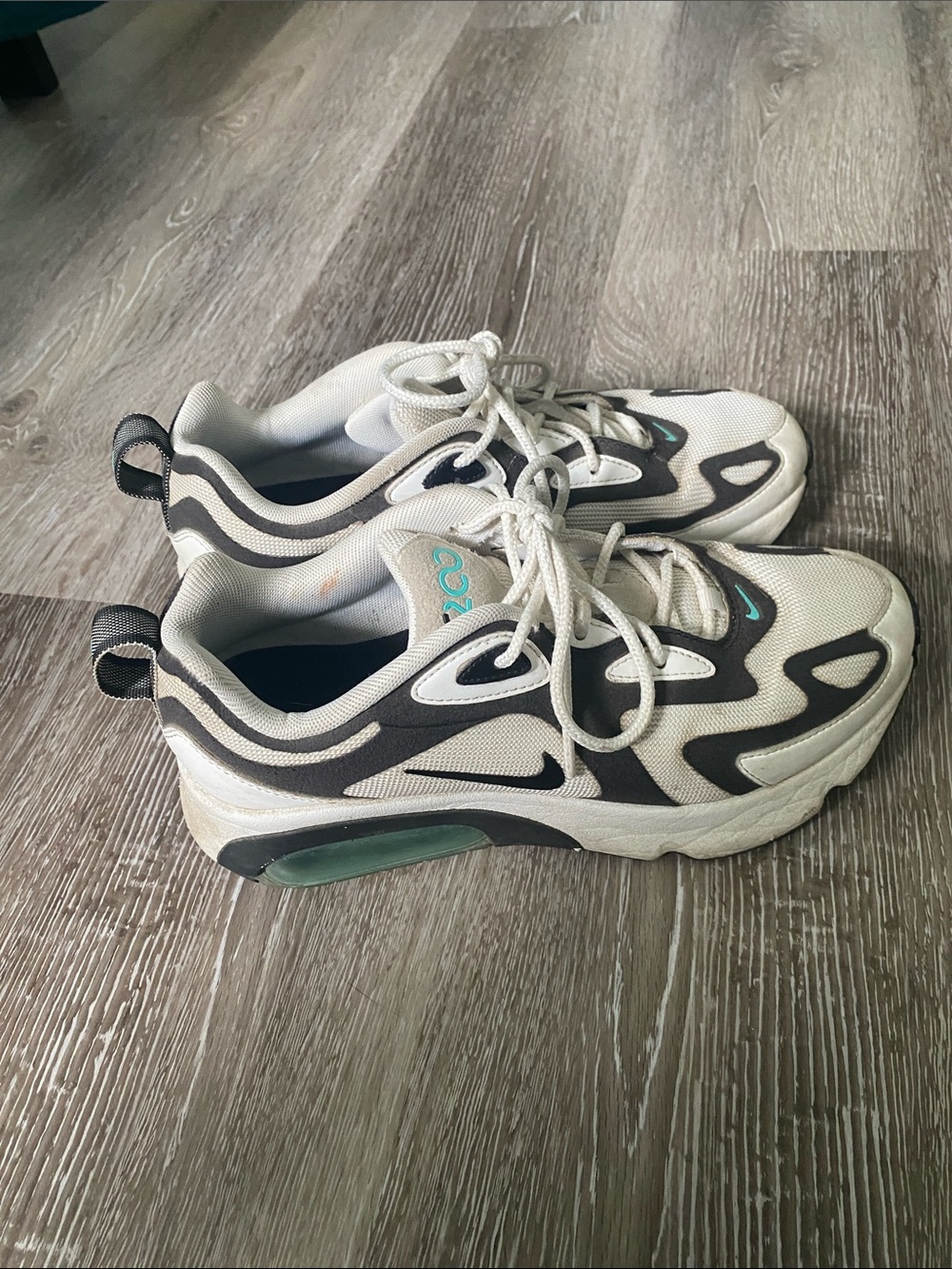 Nike Cream, Black & Teal Runner Sneakers - Picture 4 of 9